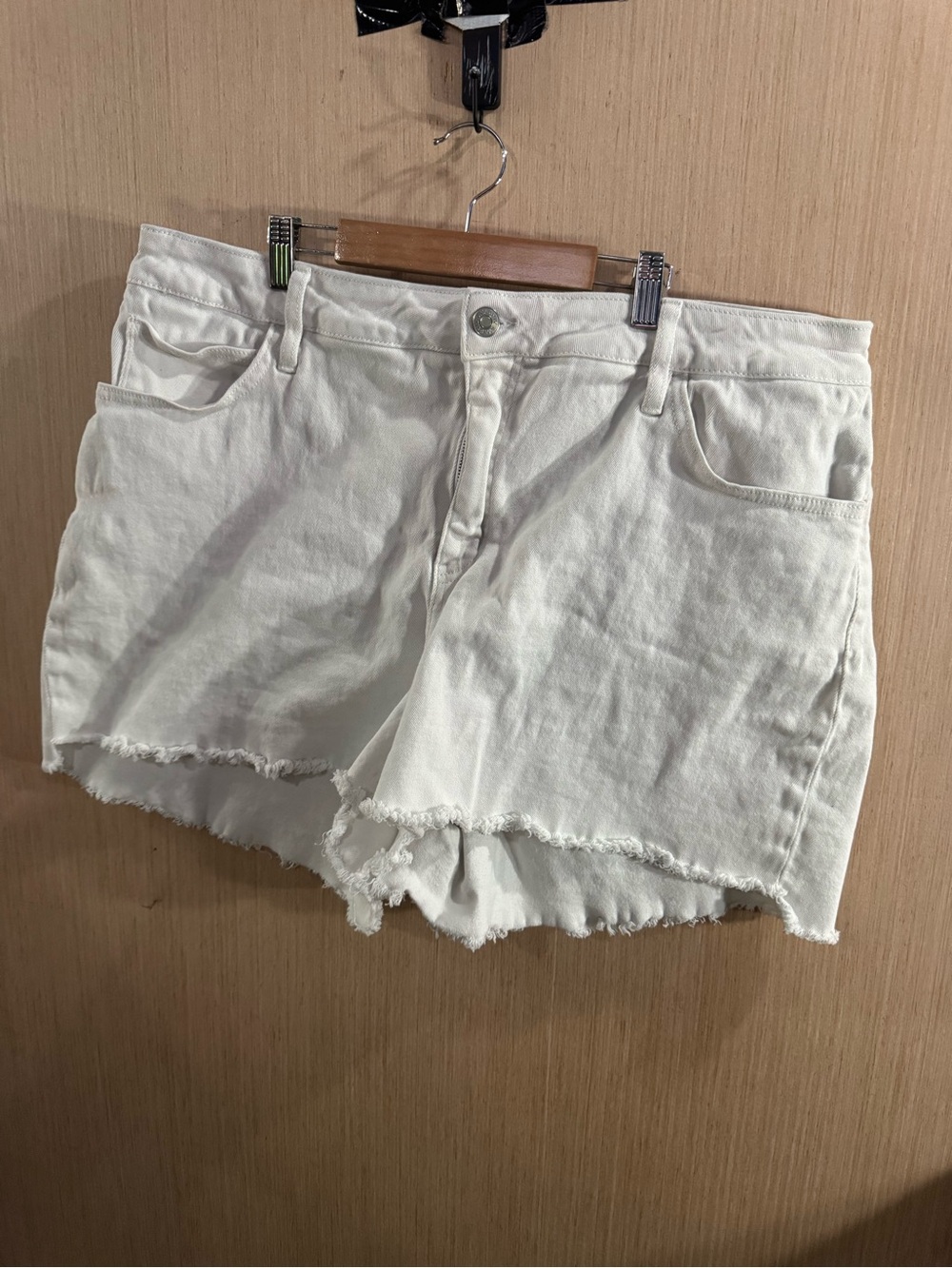 Ava & Viv High Rise White Raw-Edge Denim Shorts Size 20W